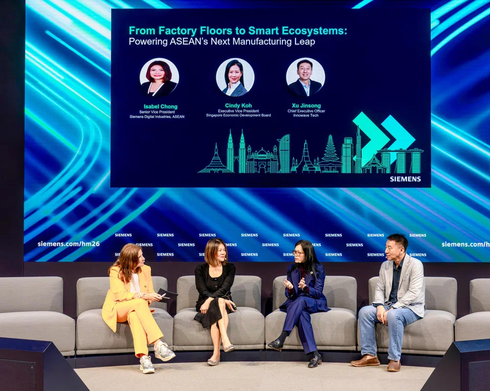 Panel discussion on manufacturing AI at the Siemens booth at Hannover Messe, with Jinsong and representatives from Siemens and Singapore’s Economic Development Board.